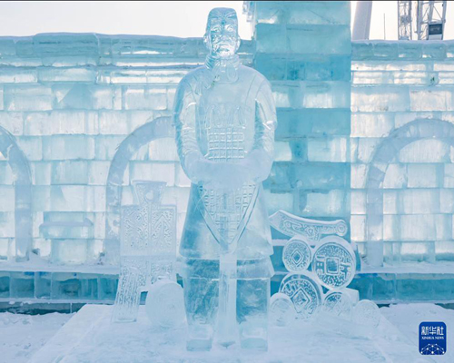  “冰馬俑”亮相冰雪大世界